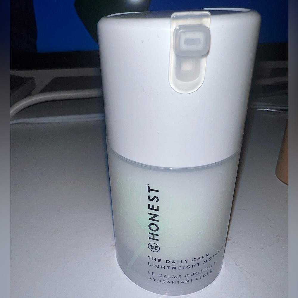 Honest Beauty Daily Calm lightweight moisturizer